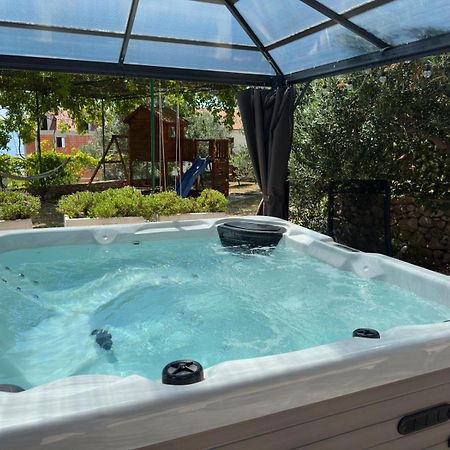 Vacation House Marin With Jacuzzi - Bol, Brac Экстерьер фото