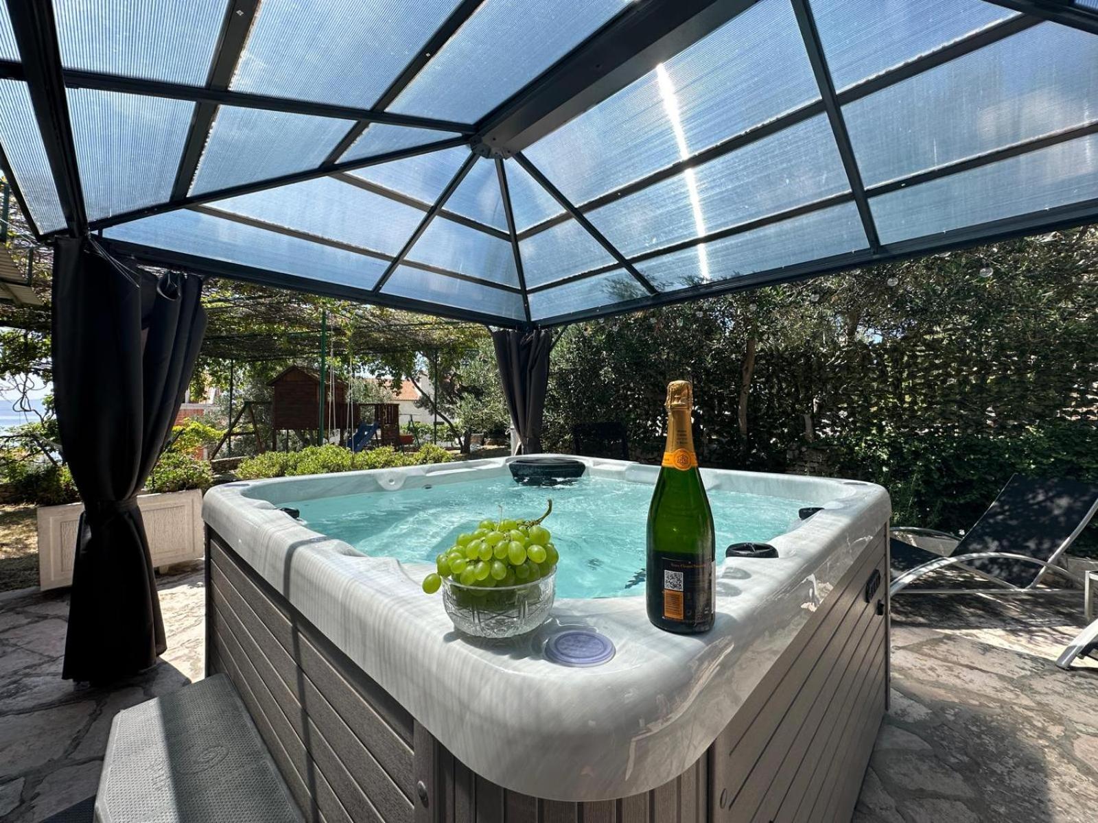 Vacation House Marin With Jacuzzi - Bol, Brac Экстерьер фото
